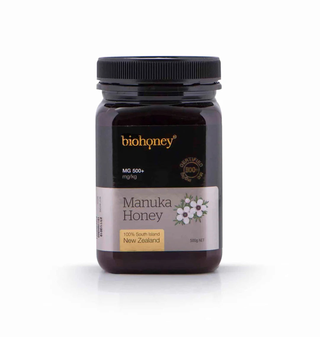 WellNest Mānuka Honey MGO 500+ in a 500g jar, showcasing the golden, thick honey with a natural honeycomb background.