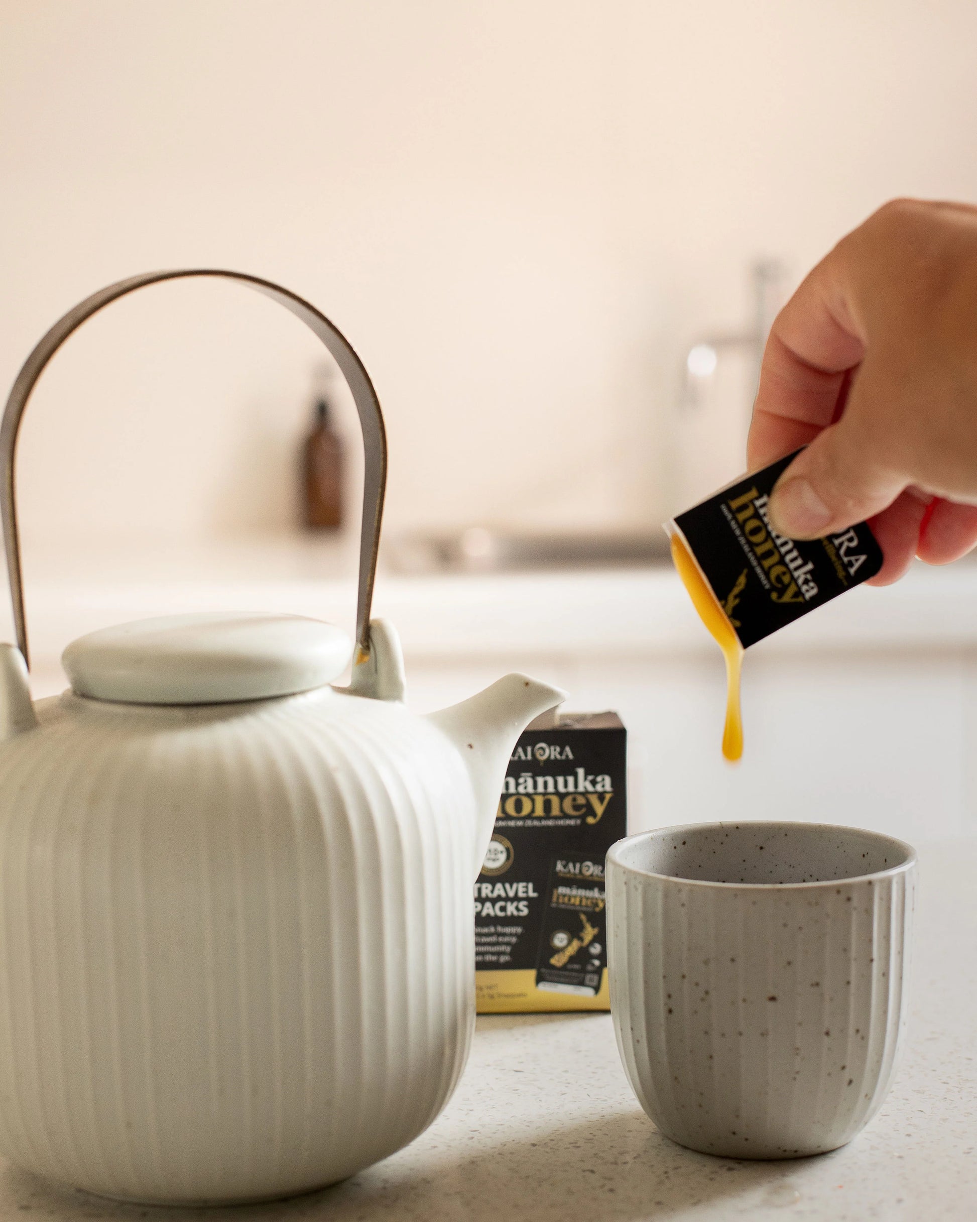 WellNest MGO 510+ Manuka Honey travel packs, 12 snap packs of 60g each, featuring golden honey in convenient portable sachets.