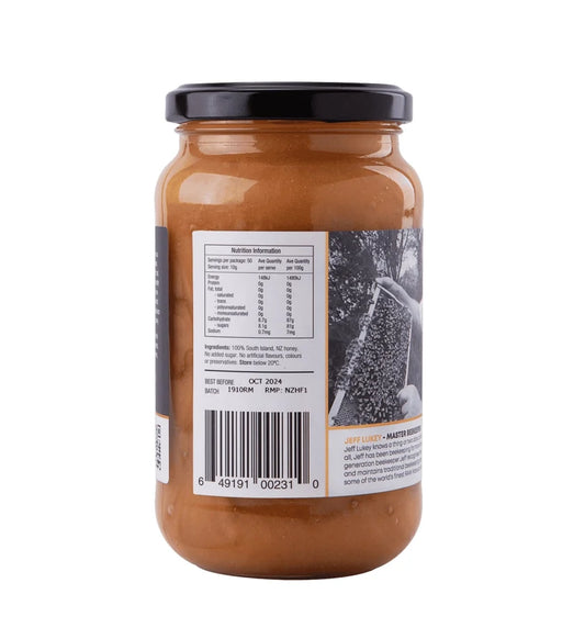 Raw Manuka Honey WellNest MGO265+ in 500g jar, close-up of golden honey with honey dipper, natural and thick texture.